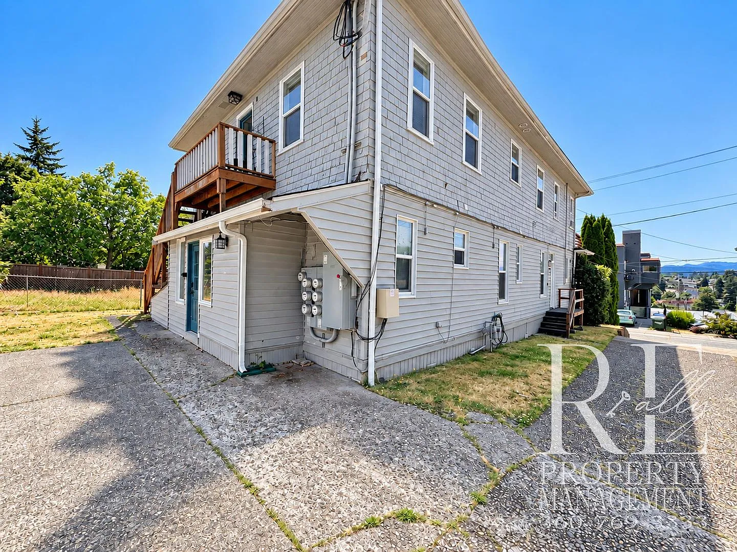 902 Pleasant Ave — Photo 1