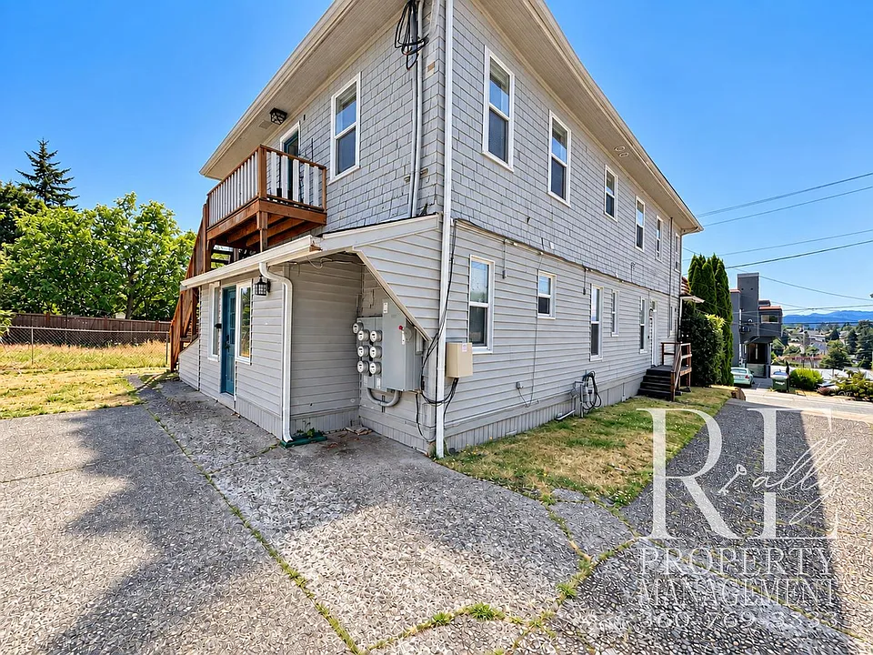 902 Pleasant Ave