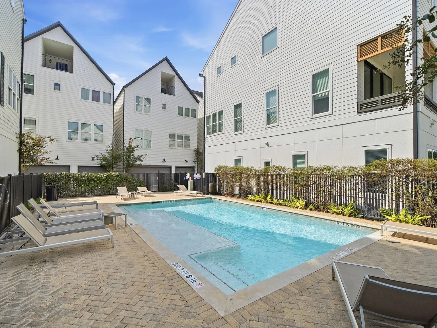 2 bed, 2.5 bath, 1419 sqft, $2,895 — Photo 3
