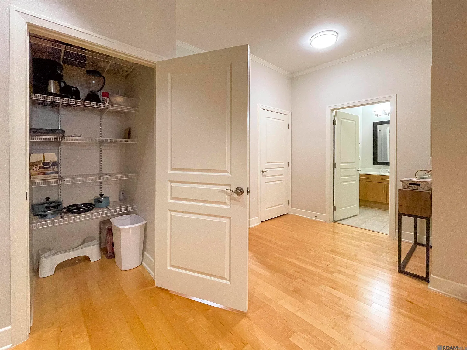 7707 Bluebonnet Blvd — Photo 3