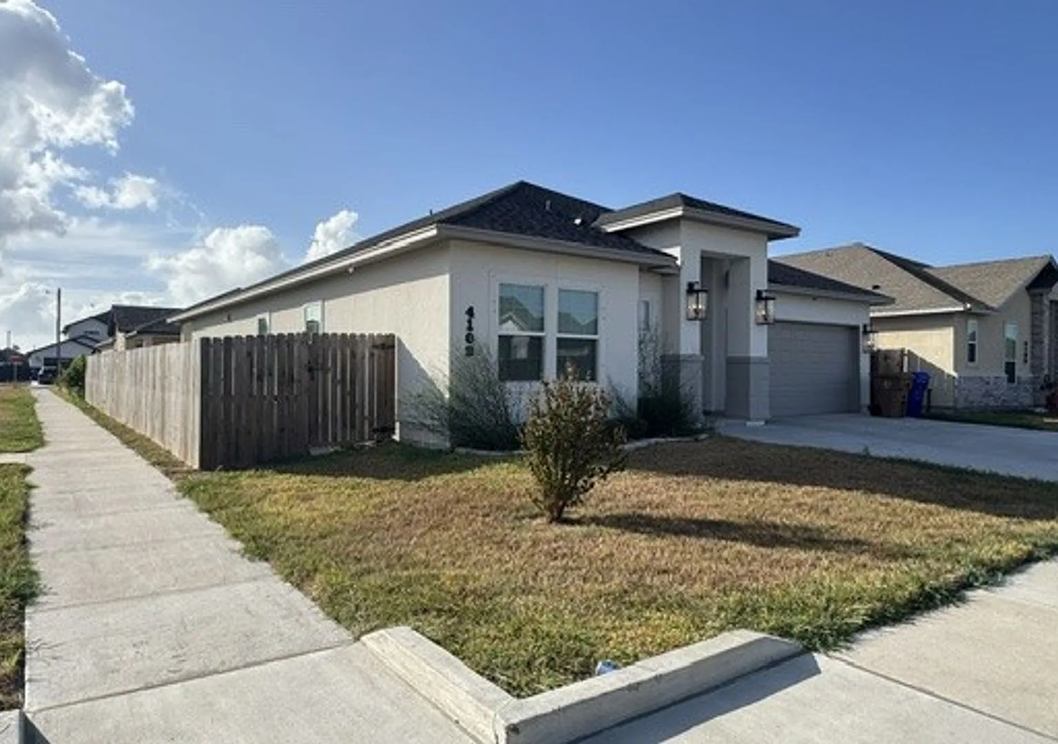 Spacious New Built 4 Bd 2.5 Bth — Photo 1
