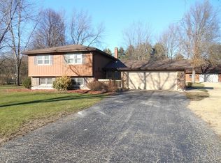 48W160 Pine Tree Dr, Maple Park, IL 60151