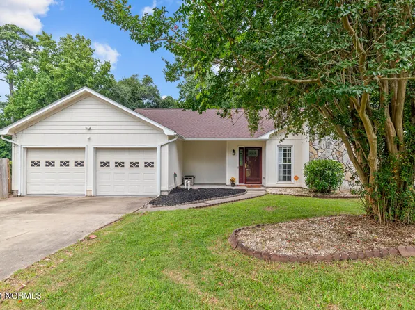 2032 Hunters Ridge Drive, Midway Park, NC 28544