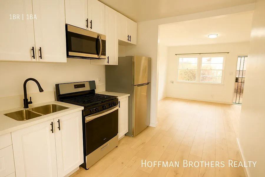 845 W 82nd St Los Angeles, CA 90044 — Photo 2