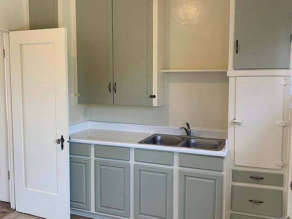 5th image of 128 Lewis St