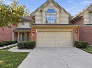 110 Village Place Dr, Chelsea, MI 48118