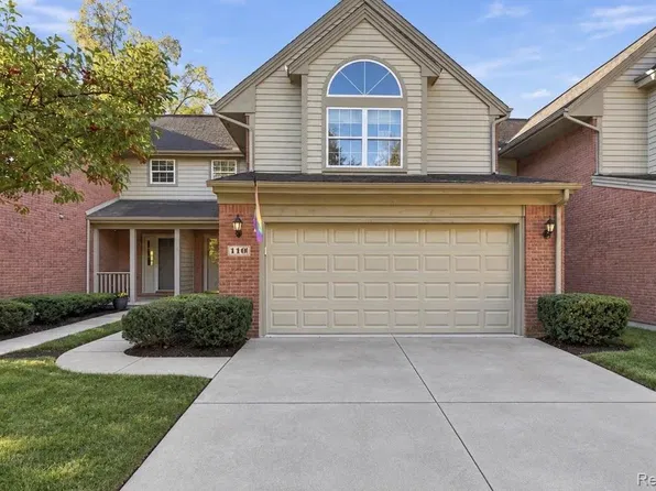 110 Village Place Dr, Chelsea, MI 48118