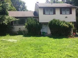 9 Besen Pkwy, Airmont, NY 10952