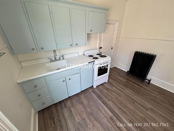 3rd image of 147 Essex St #2
