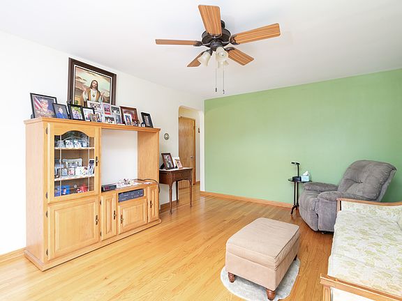 4th image of 2625 W 97th St