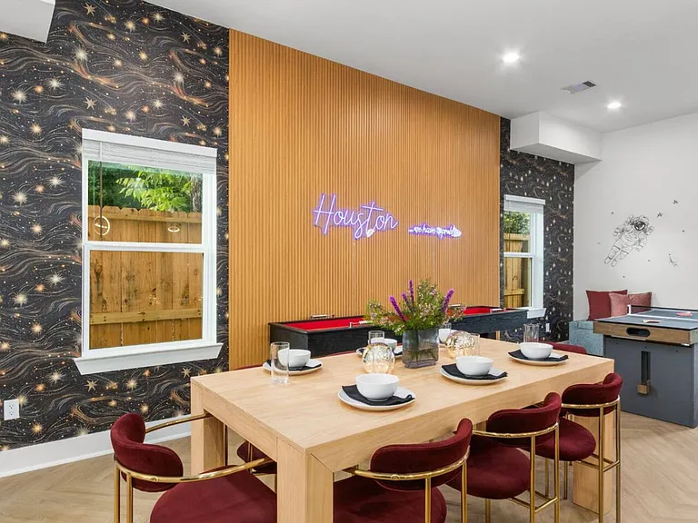 Building's Lounge
