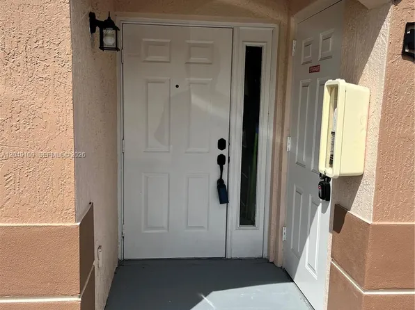 1261 SE 27th St, Homestead, FL
