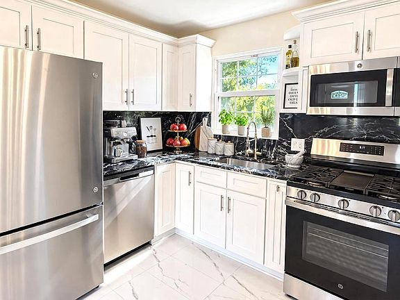 4th image of 5920 Camberly Ave