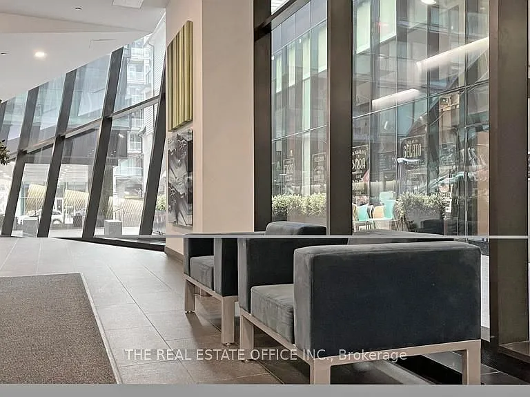 629 King St W #331 — Photo 36