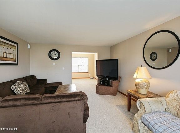 2nd image of 762 Hyacinth Ln
