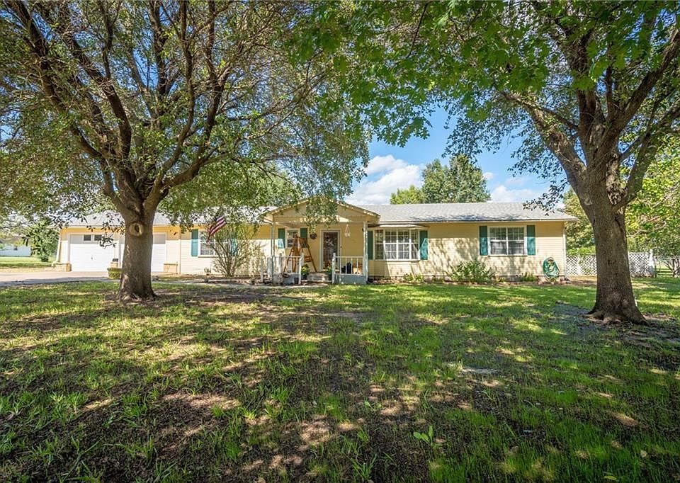 1st image of 2202 Cadiz Cir