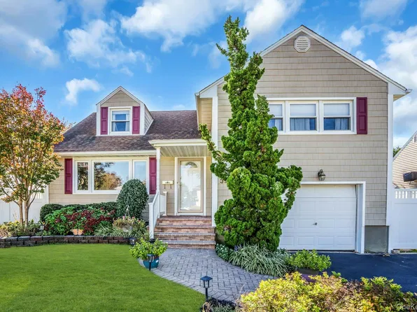 3906 Ralph Street, Seaford, NY 11783