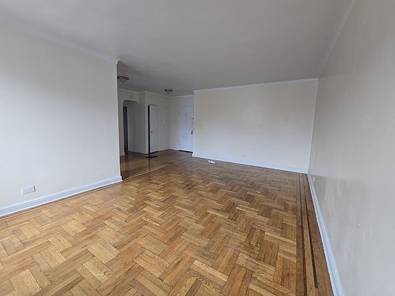 2nd image of 850 E 17th St #3I