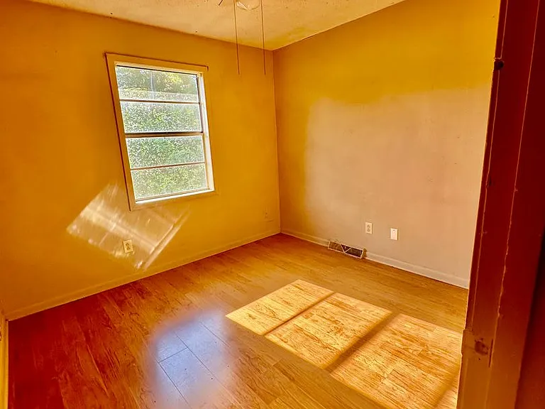 1403 Kimberly Dr — Photo 2