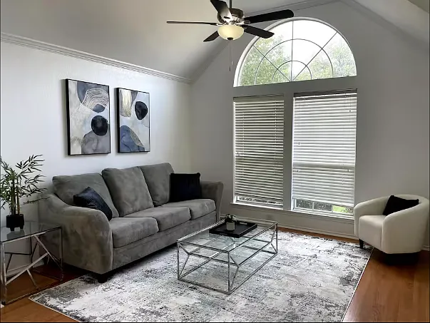 4 bed, 2162 sqft, $5,500 — Photo 2
