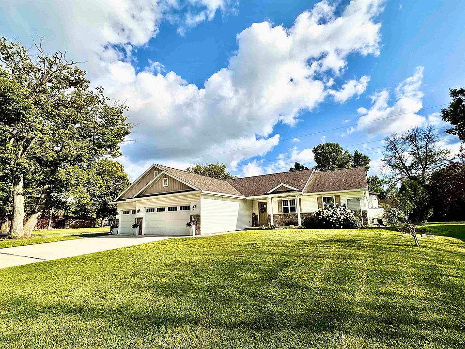 1447 Pearl St, Menasha, WI 54952 Zillow