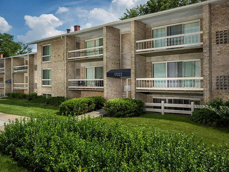Londonderry Apartments — Photo 11