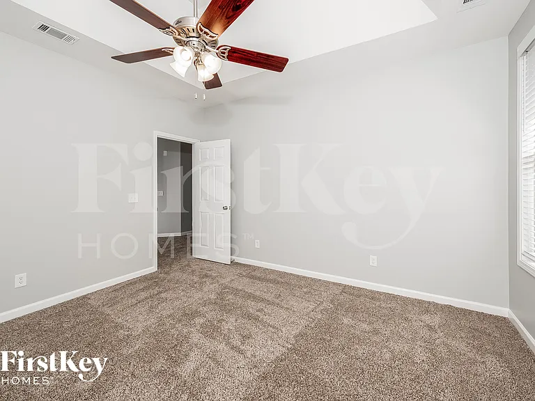 1256 Washington Dr — Photo 7
