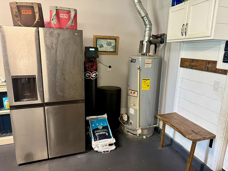 Garage, Water Softener, Water Heater, Ice/Water Connection