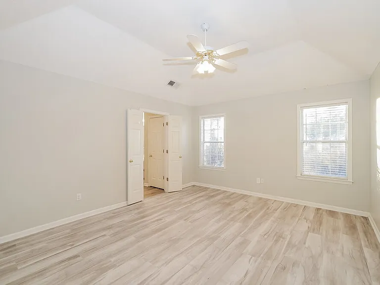 25 Oakland Woods Cv — Photo 10