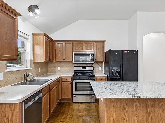 5th image of 413 Sandy Ln