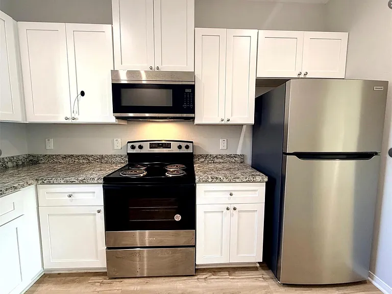502 S Ross Sterling #B — Photo 11