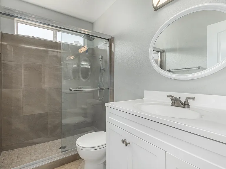 1320 E Charleston Ave — Photo 24