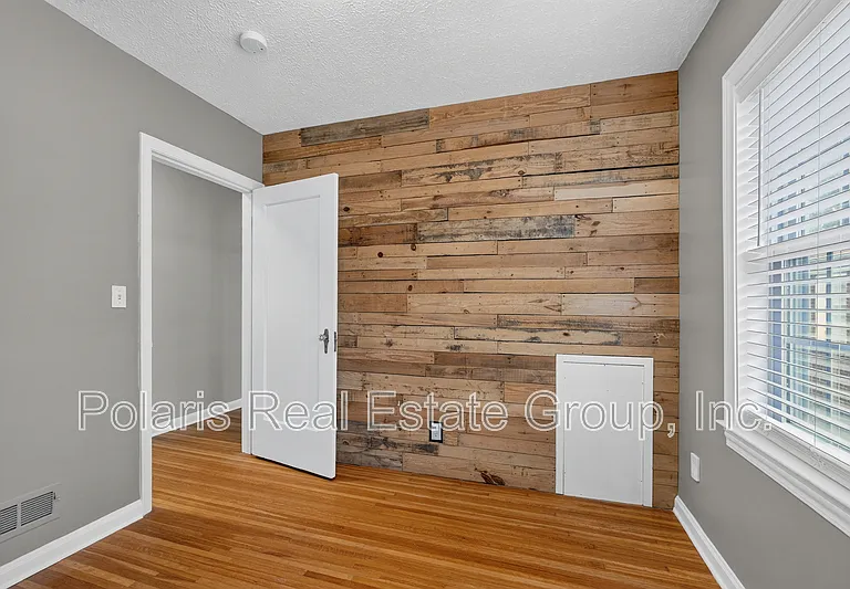 5428 E 10th St — Photo 22