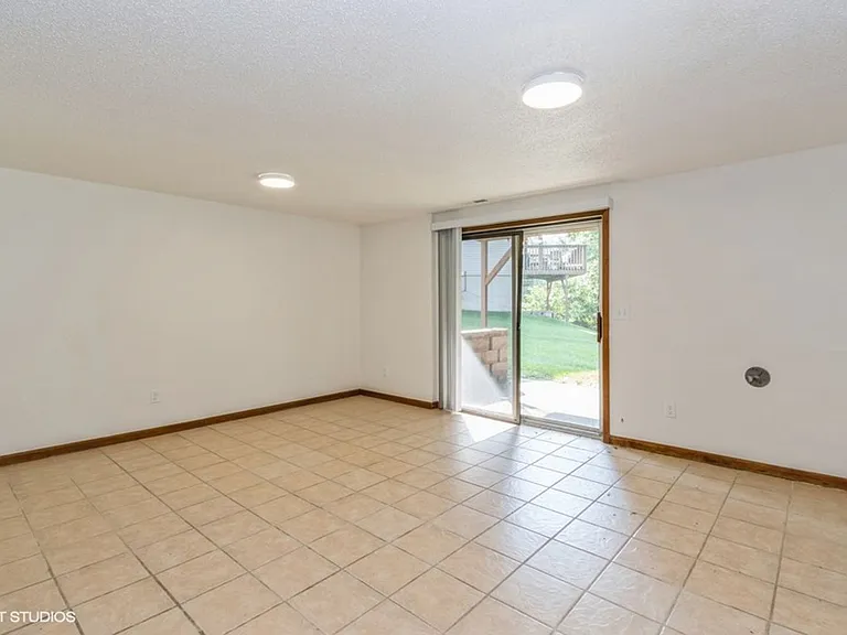 1359 Southview Cir — Photo 21