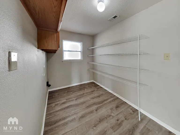 1945 Branchside Ct — Photo 22