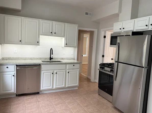 180 Burritt Ave #2, Stratford, CT 06615