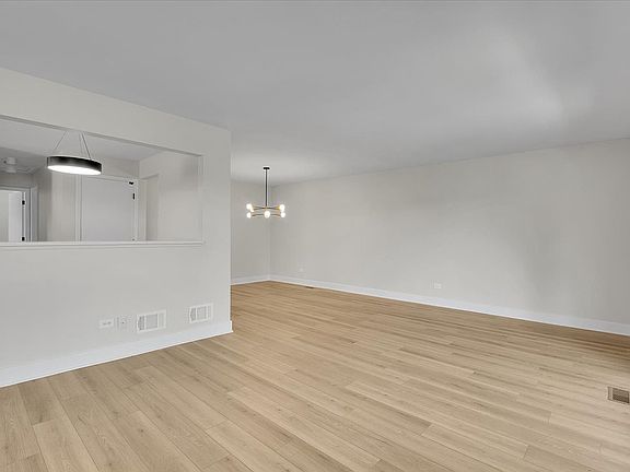 5th image of 16110 Pine Dr