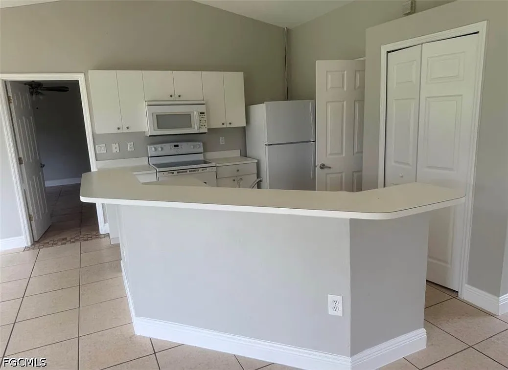 3 bed, 2.0 bath, 1407 sqft, $1,700 — Photo 3