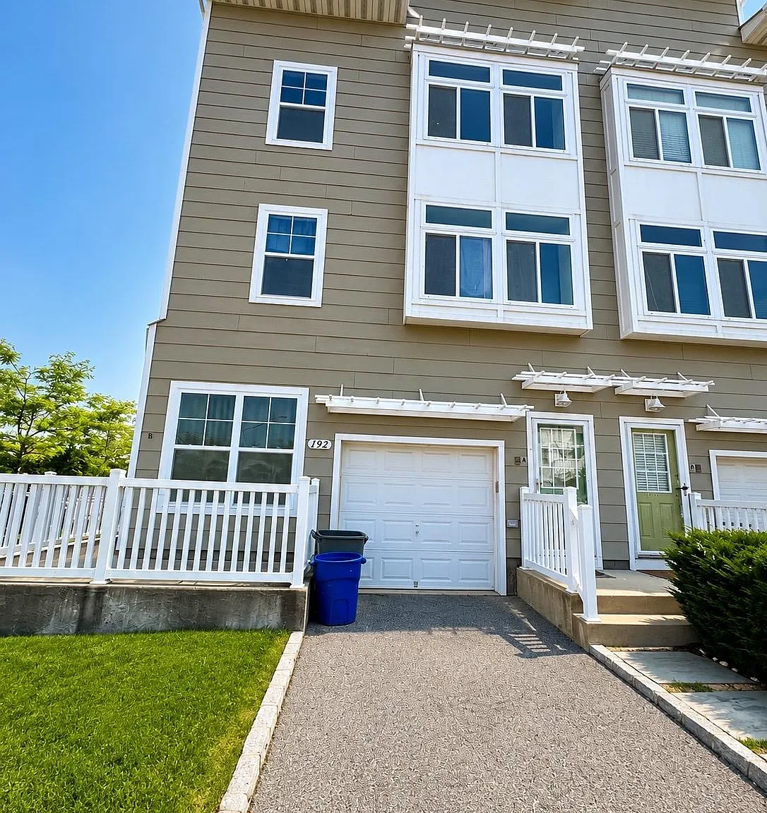 4 bed, 2.0 bath, 1500 sqft, $4,500 — Photo 1