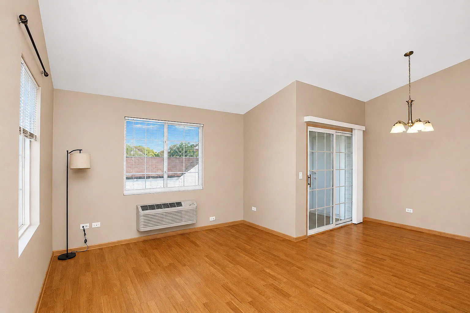 2 bed, 1150 sqft, $2,450 — Photo 3