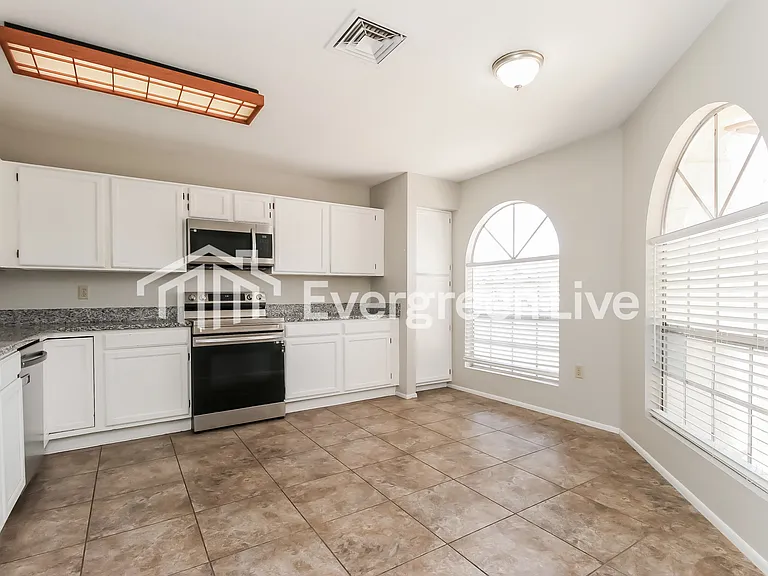 4822 E Grandview St — Photo 6