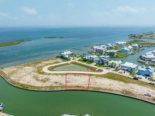 1018 N Isle Dr, Rockport, TX 78382