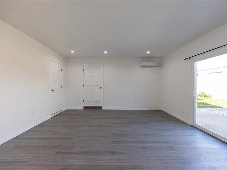 2558 S 10th Ave — Photo 4
