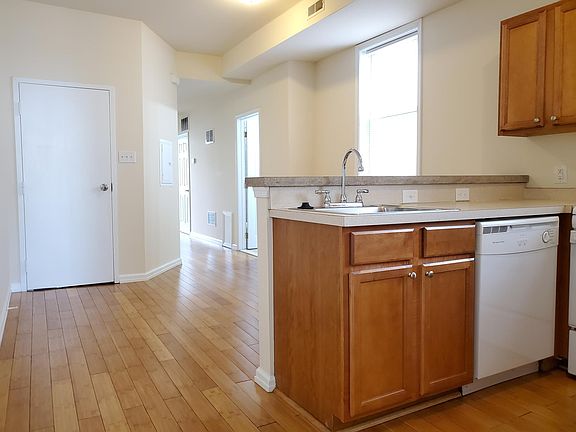 4th image of 4613 Woodland Ave APT 2