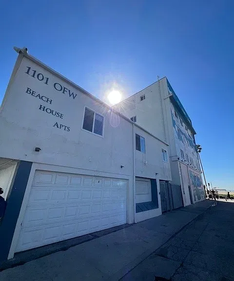 Beach House Apartments — Photo 1