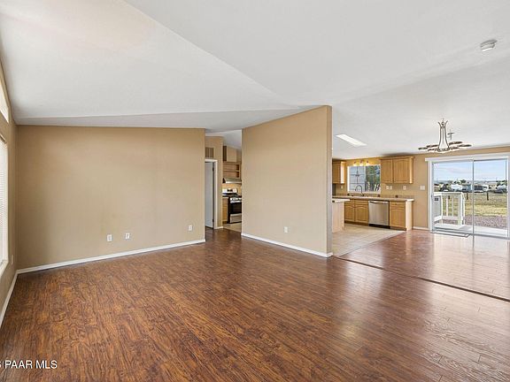 4th image of 1092 E Road 1 N