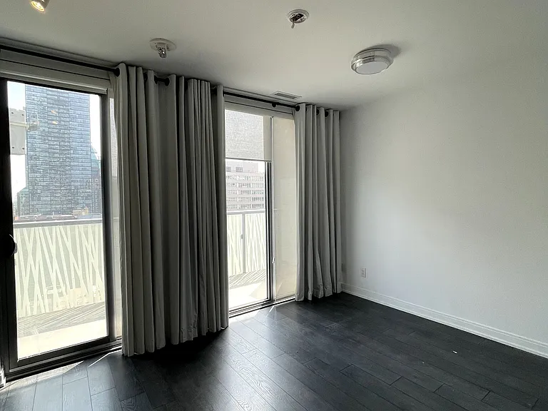 50 Charles St E #1102 — Photo 6
