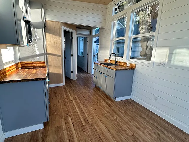 631 Jackson St — Photo 1