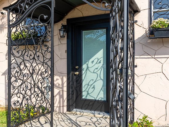 3rd image of 505 W Olmos Dr #2