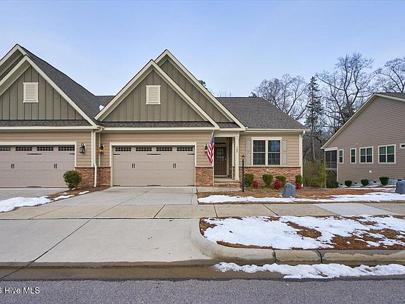 3rd image of 165 Winged Foot Road